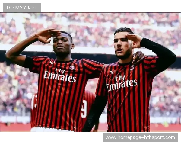 AC米兰反击多点启动，莱奥横传未能找到队友