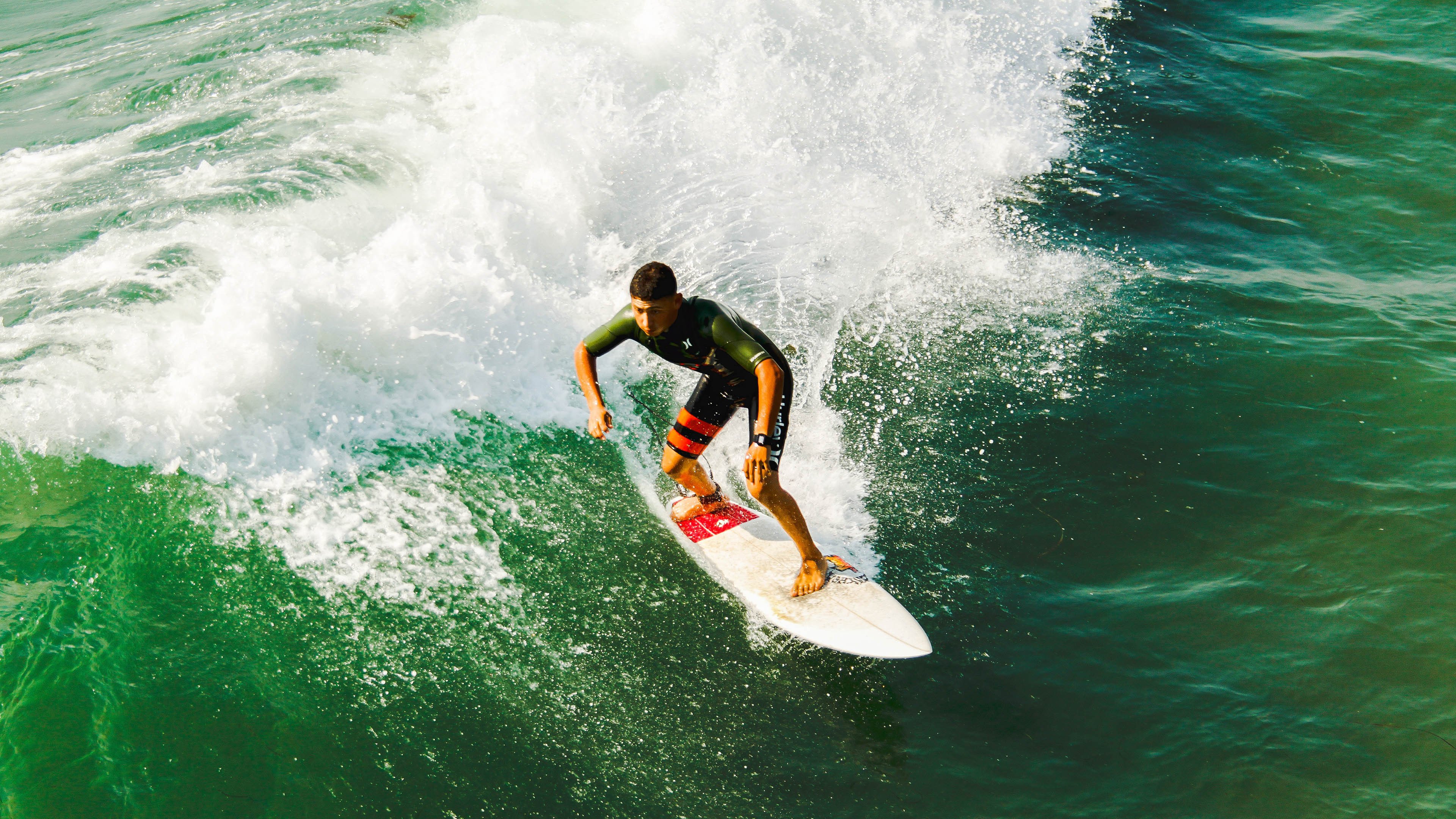 CBA联赛关键三分帮助球队锁定胜局